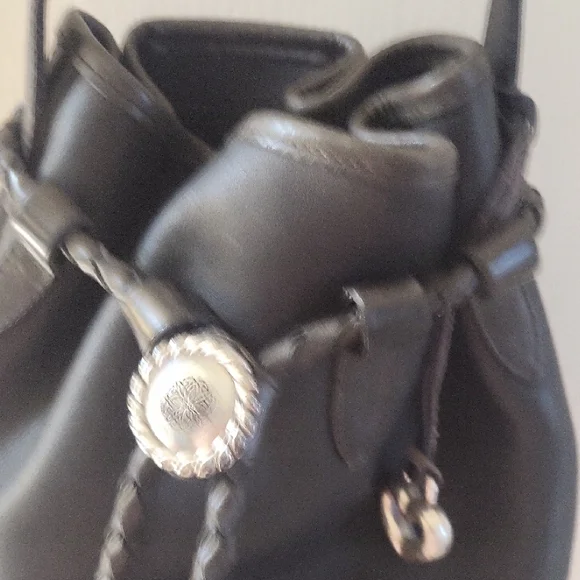 Brighton Elegant Black Leather Shoulder Bag - Picture 3 of 10